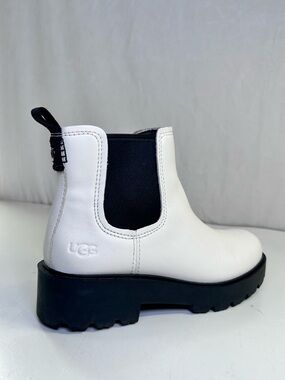 UGG Markstrum White Leather Chelsea Lug Sole Chunky Platform Boots. Size 8